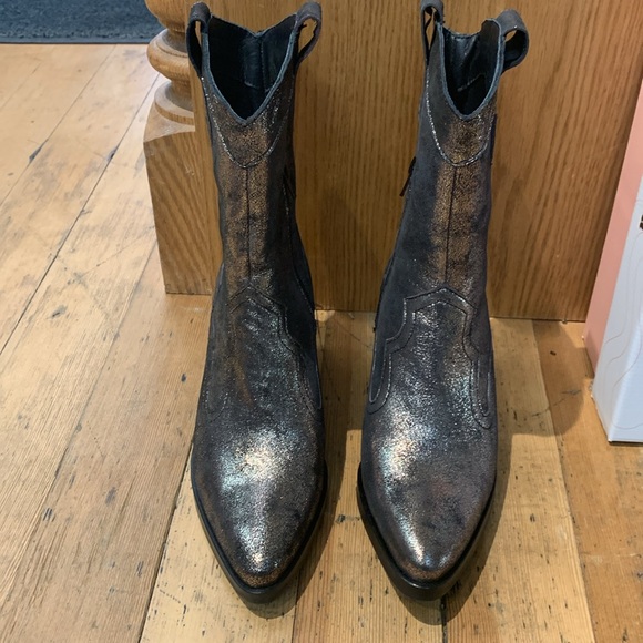 Casta metallic leather boot style Tonya. New in box. Portugal comfort fashion! - Picture 3 of 10